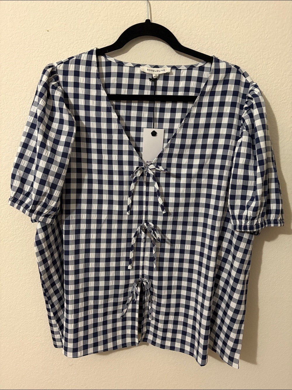 Rose+Olive SZ 1X navy & white gingham short-sleeve top front bow ties V neckline